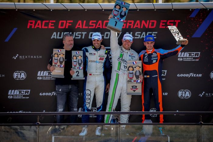 Podio: Ganador de la carrera Rob Huff, Zengo Motorsport, CUPRA León Competición, segundo lugar Mehdi Bennani, Comtoyou Team Audi Sport, Audi RS 3 LMS, tercer lugar Mikel Azcona, BRC Hyundai N Squadra Corse, Hyundai Elantra N TCR