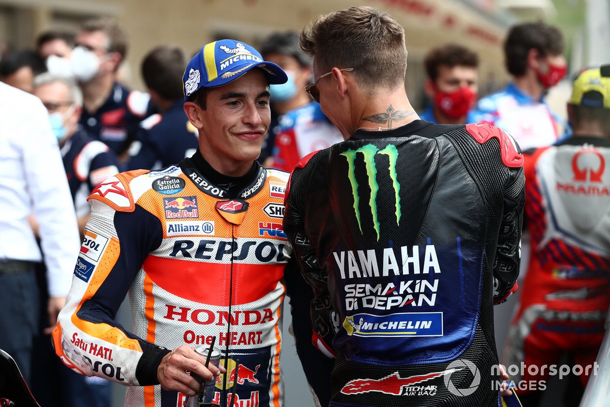 Tercer puesto Marc Márquez, Repsol Honda Team y el segundo puesto Fabio Quartararo, Yamaha Factory Racing