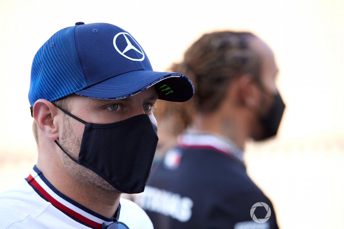 Valtteri Bottas, Mercedes, y Lewis Hamilton, Mercedes