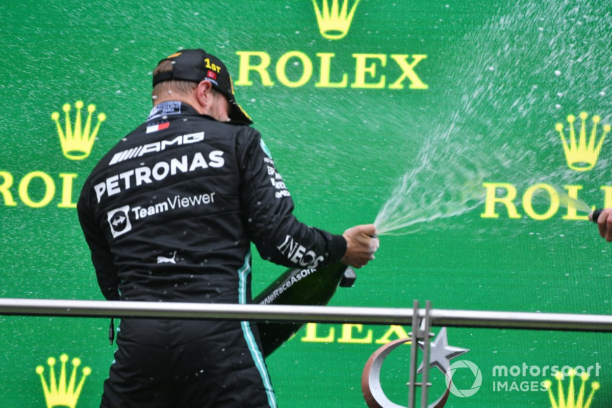 Valtteri Bottas, Mercedes, 1a posizione, sul podio
