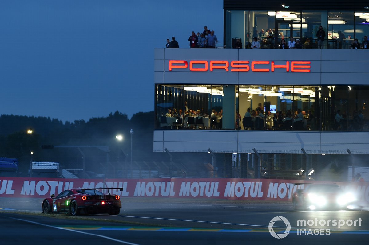 #52 AF Corse Ferrari 488 GTE EVO LMGTE Pro, Daniel Serra, Miguel Molina, Sam Bird spins