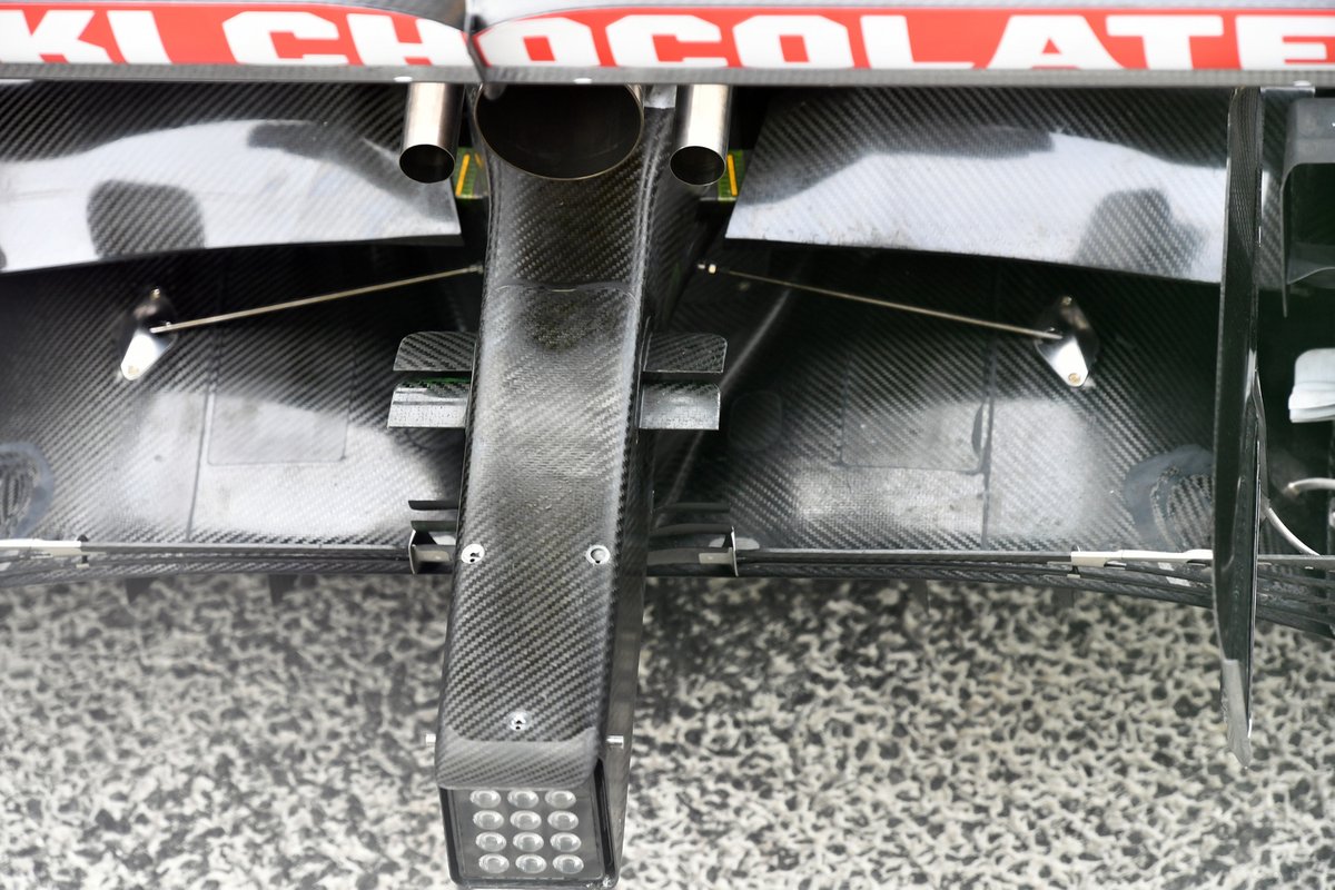 Детали задней части McLaren MCL35M
