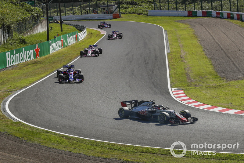 Romain Grosjean, Haas F1 Team VF-18 leads Pierre Gasly, Scuderia Toro Rosso STR13