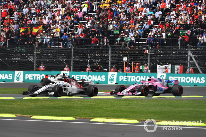 Marcus Ericsson, Sauber C37 and Sergio Perez, Racing Point Force India VJM11