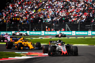 Kevin Magnussen, Haas F1 Team VF-18, Stoffel Vandoorne, McLaren MCL33