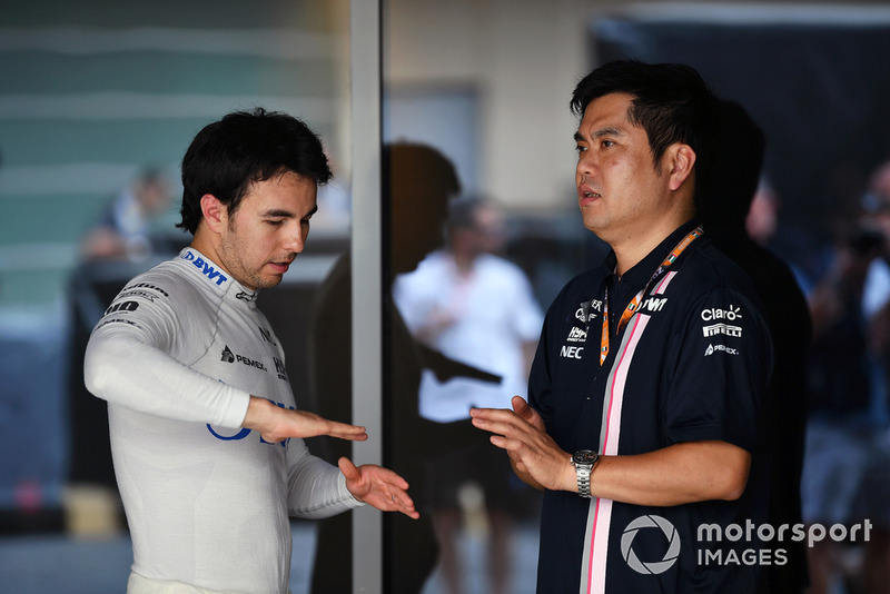 Sergio Pérez, Racing Point Force India y Jun Matsuzaki, Force India F1 Team Ingeniero de neumáticos