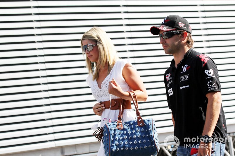 Timo Glock, Virgin Racing con su novia Isabell Reis