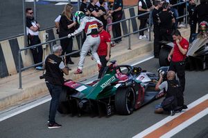 Lucas Di Grassi, Audi Sport ABT Schaeffler, Audi e-tron FE05 exits his car