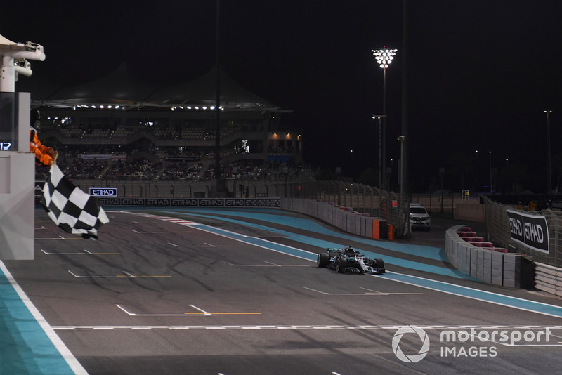 Lewis Hamilton, Mercedes-AMG F1 W09 takes the chequered flag at the end of Qualifying