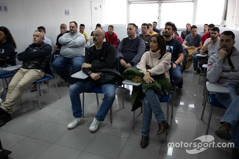 II Curso de Conducción y Nuevas Tecnologías BOSCH - Motor1.com España - Motorsport.com