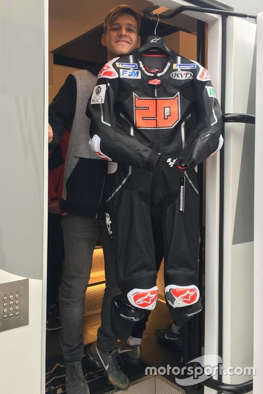 Quartararo enseña su mono para los test de pretemporada