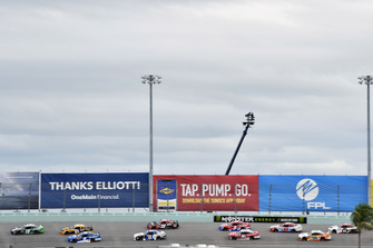 Brandon Jones, Joe Gibbs Racing, Toyota Camry Juniper and Elliott Sadler, JR Motorsports, Chevrolet Camaro Chevrolet OneMain Financial