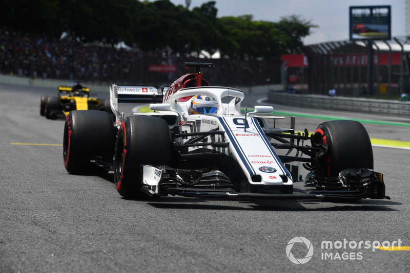 Marcus Ericsson, Alfa Romeo Sauber C37 en la parrilla. 