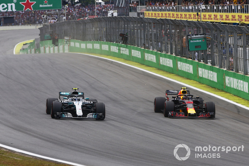 Max Verstappen, Red Bull Racing RB14, overtakes Max Verstappen, Red Bull Racing RB14.