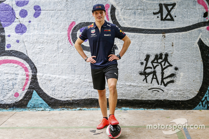 Max Verstappen y Daniel Ricciardo, Red Bull Racing juegan Futsal en Brasil