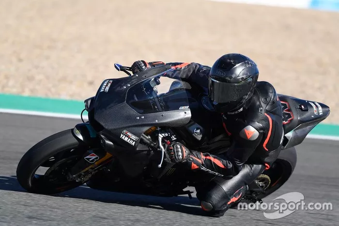Lewis Hamilton prueba la Yamaha Superbike
