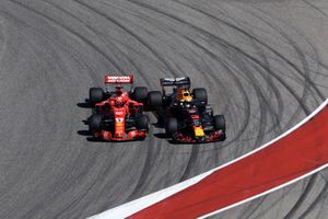 Sebastian Vettel, Ferrari SF71H ve Daniel Ricciardo, Red Bull Racing RB14 ilk tur kazası