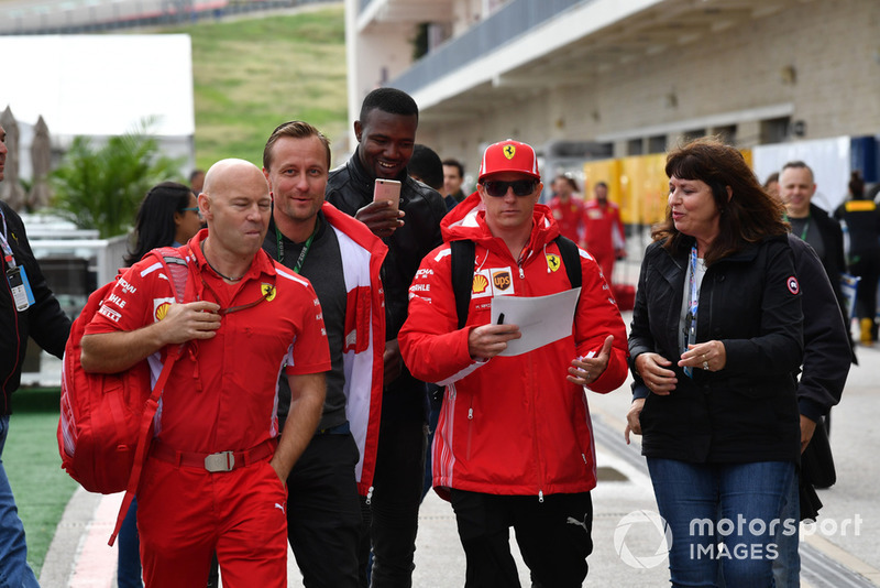 Kimi Raikkonen, Ferrari and trainer Mark Arnall with fans 