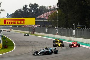 Valtteri Bottas, Mercedes AMG F1 W09 EQ Power+, leads Carlos Sainz Jr., Renault Sport F1 Team R.S. 18, Kimi Raikkonen, Ferrari SF71H, and Nico Hulkenberg, Renault Sport F1 Team R.S. 18