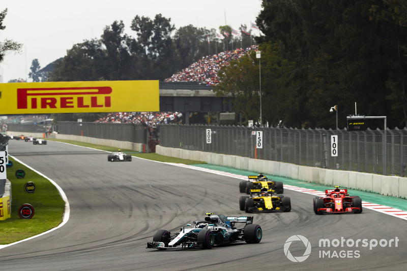 Valtteri Bottas, Mercedes AMG F1 W09 EQ Power+, Carlos Sainz Jr., Renault Sport F1 Team R.S. 18, Kimi Raikkonen, Ferrari SF71H, y Nico Hulkenberg, Renault Sport F1 Team R.S. 18