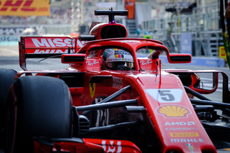 Sebastian Vettel, Ferrari SF71H, ai box