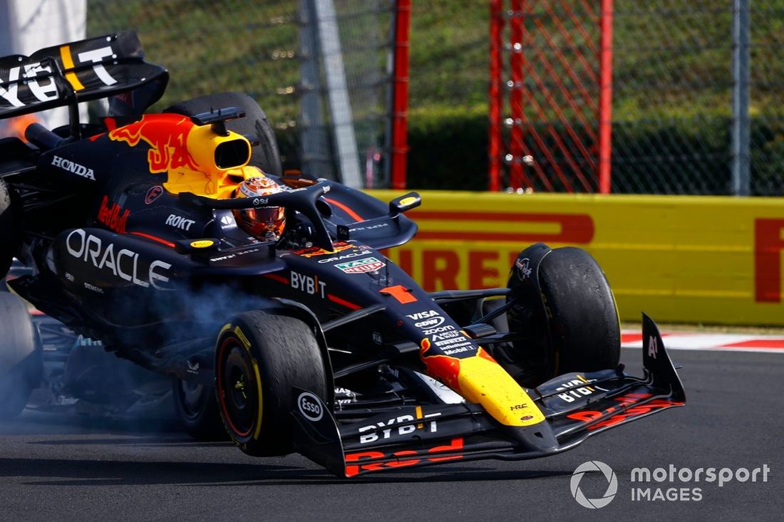 Max Verstappen, Red Bull Racing RB20, Lewis Hamilton, Mercedes F1 W15, colidem