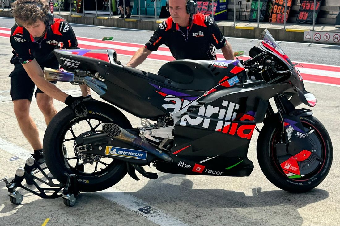 Bicicleta de Lorenzo Savadori, Equipa Aprilia Racing