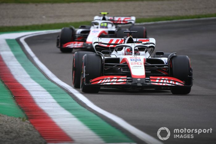 Kevin Magnussen, Haas VF-22, Mick Schumacher, Haas VF-22