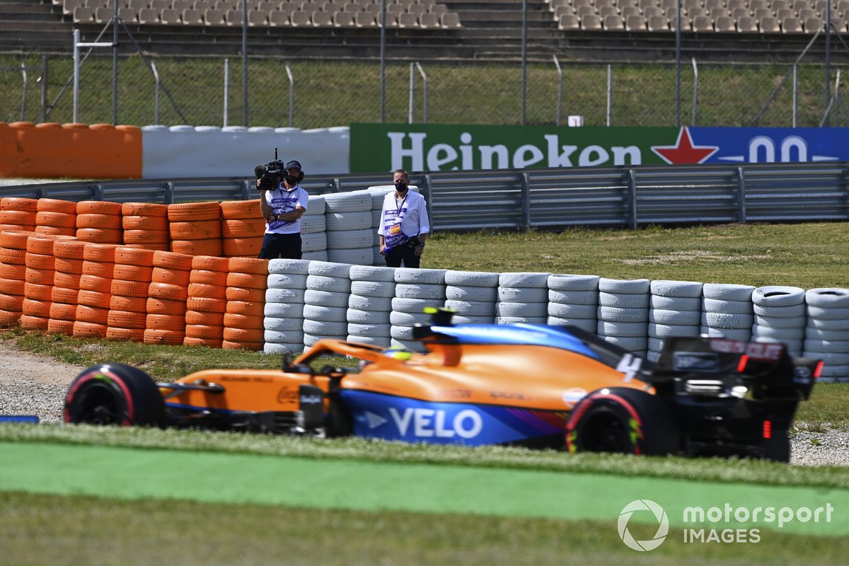 Martin Brundle de Sky TV commente un passage de Lando Norris, McLaren MCL35M