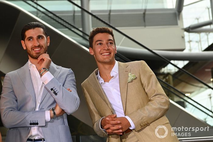 Antonio Giovinazzi, Alfa Romeo Racing, y George Russell, Williams 