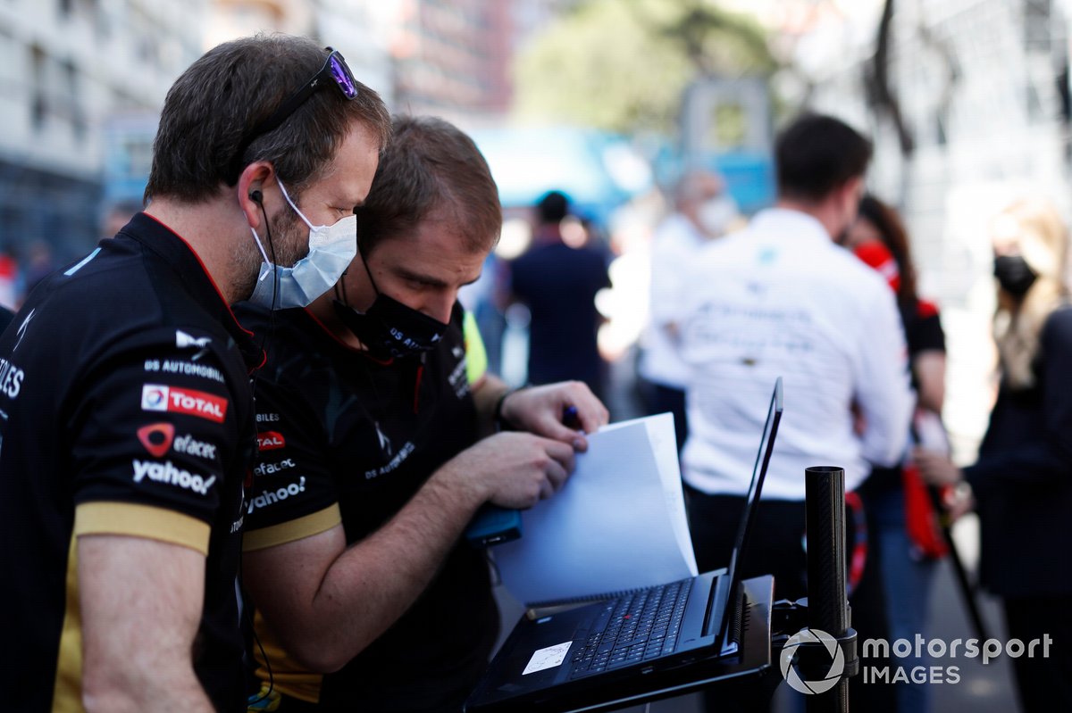Los ingenieros de DS Techeetah en la red