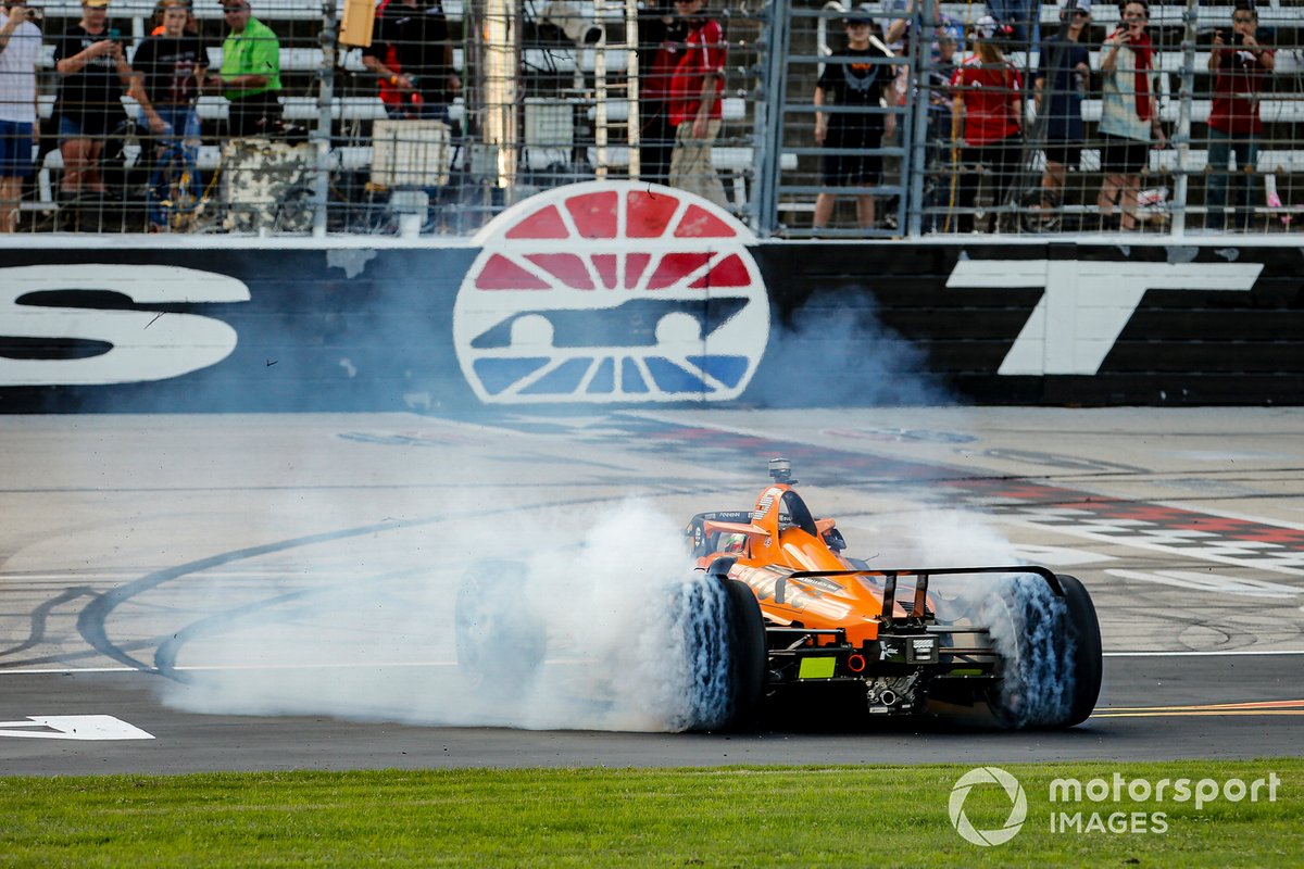 Patricio O'Ward, Arrow McLaren SP Chevrolet celebra la victoria en la XPEL 375