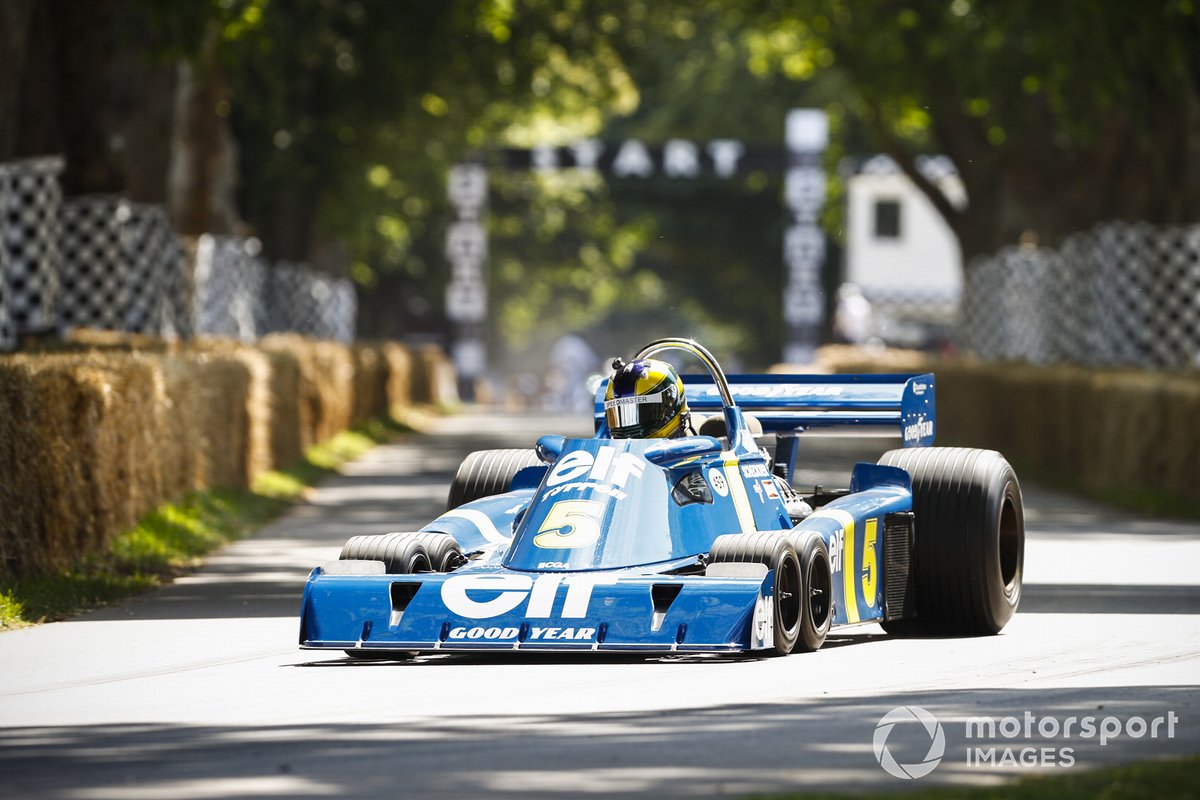 James Harrison au volant de la Tyrrell P34 (1976)