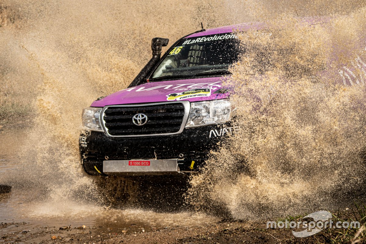 Mónica Plaza, David Nadal, Toyota Land Cruiser 200