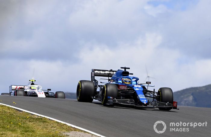 Fernando Alonso, Alpine A521, Mick Schumacher, Haas VF-21