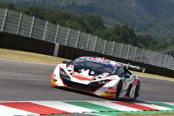 #88 LP Racing, Lamborghini Huracan GT3 Evo: Pietro Perolini, Angelo Negro, Lorenzo Veglia
