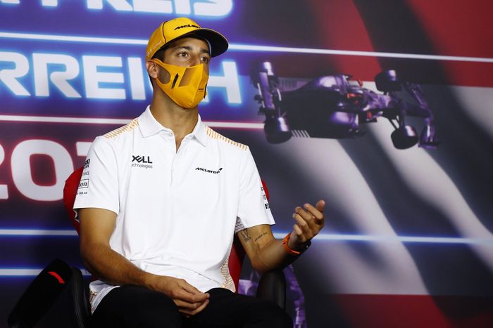 Daniel Ricciardo, McLaren durante la conferencia de prensa
