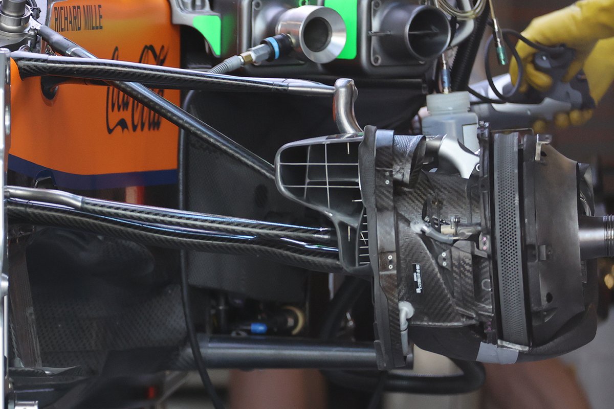 Detalle de los frenos del McLaren MCL35M