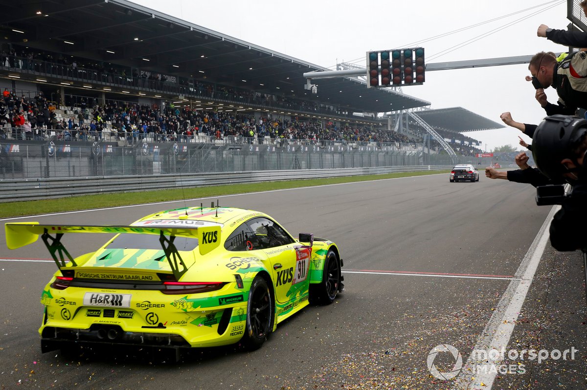 Los ganadores: #911 Manthey Racing Porsche 911 GT3 R: Matteo Cairoli, Lars Kern, Michael Christensen, Kevin Estre
