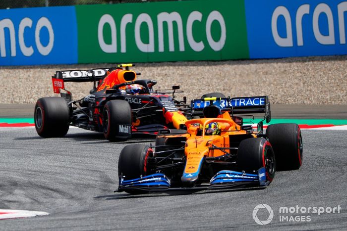 Lando Norris, McLaren MCL35M, Sergio Pérez, Red Bull Racing RB16B