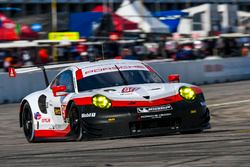 #911 Porsche Team North America Porsche 911 RSR: Patrick Pilet, Dirk Werner, Frédéric Makowiecki