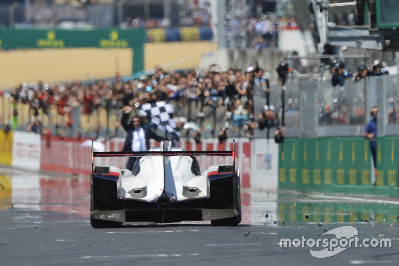 "Você nunca pode prever o que vai acontecer, então, no final, o espírito de Le Mans é correr no limite. Essa era nossa única chance.”