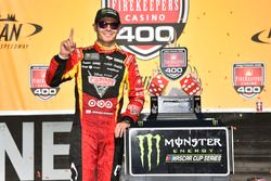 Race winner Kyle Larson, Chip Ganassi Racing Chevrolet