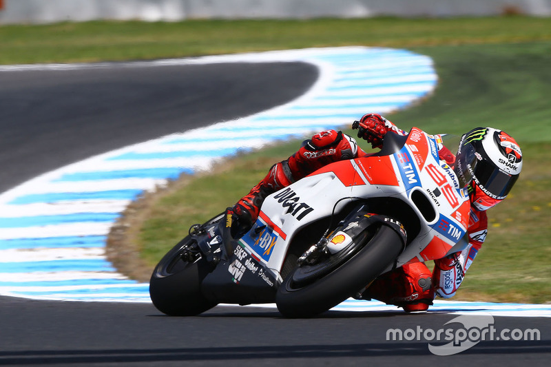 La Ducati a du mal à tourner et Lorenzo paraît lent