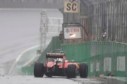 Kimi Raikkonen, Ferrari SF16-H crash