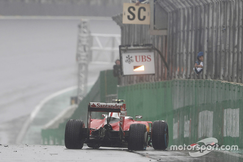 Kimi Raikkonen, Ferrari SF16-H crash