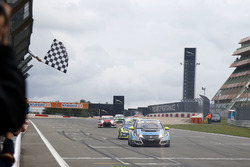 Zielflagge für Josh Files, Target Competition, Honda Civic Type R-TCR