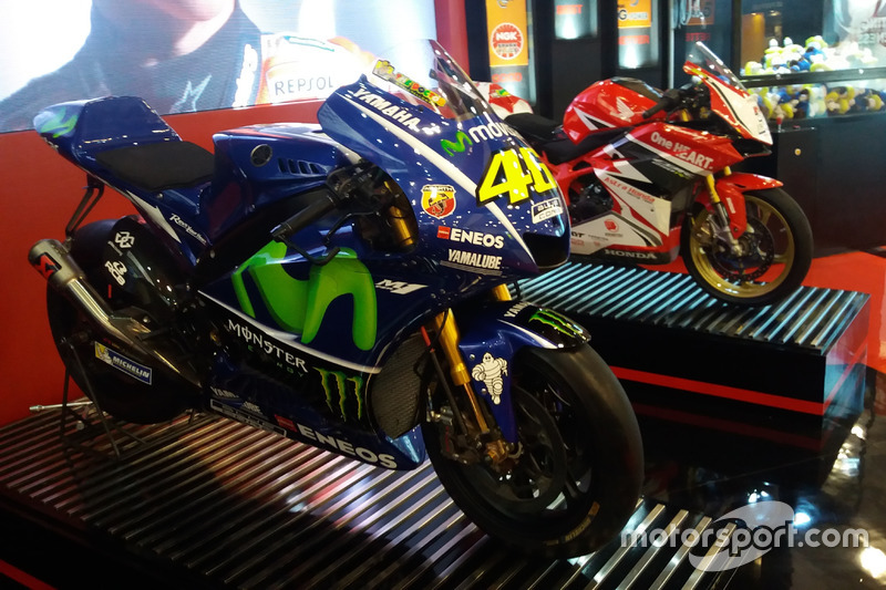 Yamaha YZR-M1 Valentino Rossi, Honda CBR250RR Gerry Salim