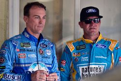 Kevin Harvick, Stewart-Haas Racing Ford, Clint Bowyer, Stewart-Haas Racing Ford