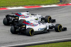 Felipe Massa, Williams FW40, passeert Lance Stroll, Williams FW40